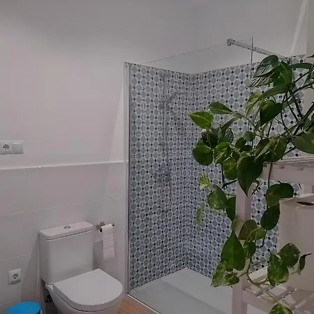 Con Jardin Y Piscina Muy Cerca De Valencia *