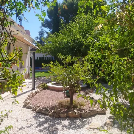 Con Jardin Y Piscina Muy Cerca De Valencia