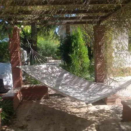 Con Jardin Y Piscina Muy Cerca De Valencia