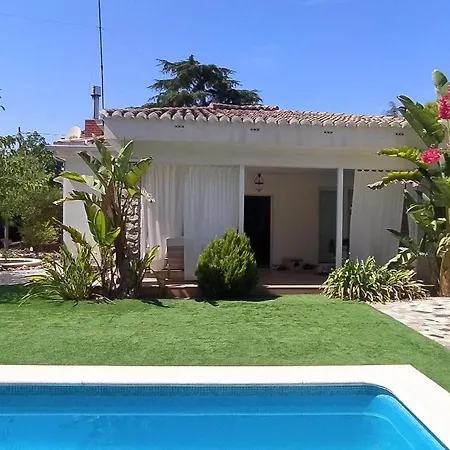 Con Jardin Y Piscina Muy Cerca De Valencia Homestay